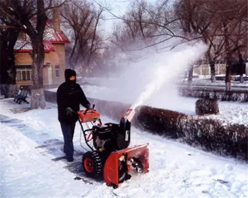 掃雪機的使用和維護