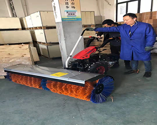 根據除雪方式掃雪機可分為滾刷掃雪機、拋雪機和推雪機